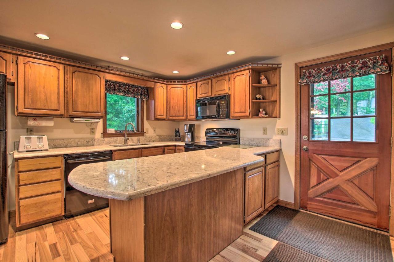 Waterfront New England House On Wickaboag Lake! West Brookfield Экстерьер фото